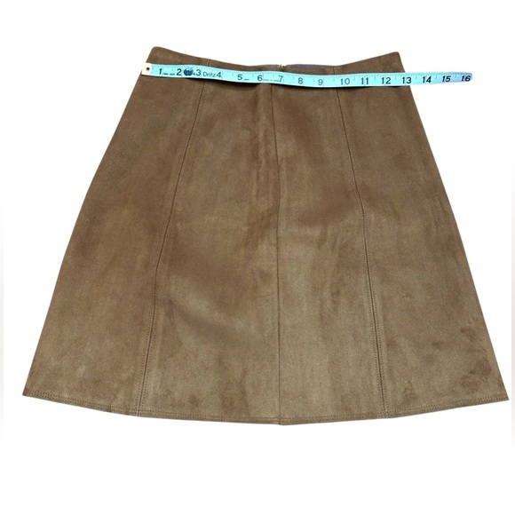 Aritza Babaton, Modern Mini Faux Suede Skirt, Size 0, Light Tan - Picture 6 of 10